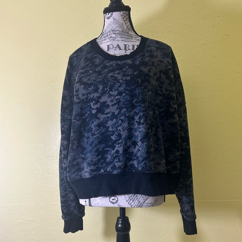 Under Armour Rival Black Camo Print Fleece Cropped Sweatshirt Medium - Picture 2 of 7